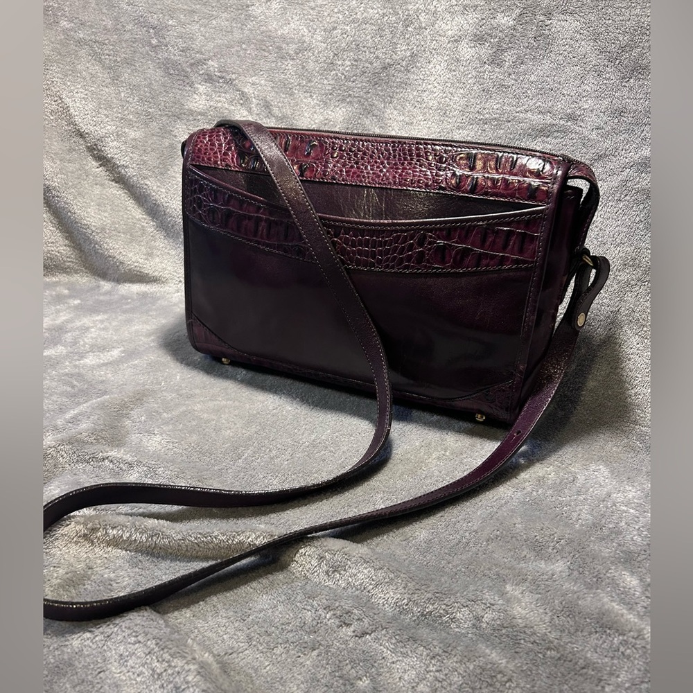 Vintage Brahmin Croc Embossed Mahogany Leather Crossbody Bag - Picture 3 of 10